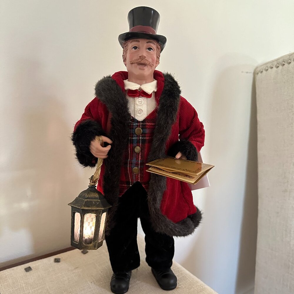 New Valerie Parr Hill Dickens Carolers Christmas with Lantern
